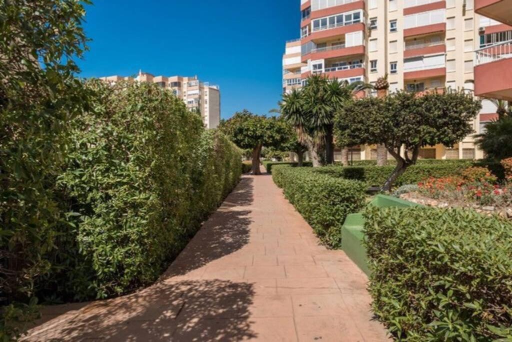 Apartament Beautiful Bungalow On The Torrox-Costa Boulevard! Malaga Zewnętrze zdjęcie